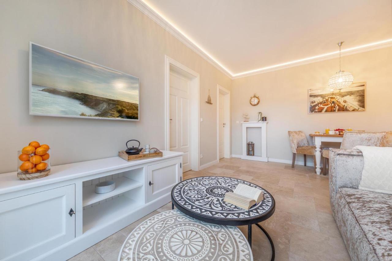 Ferienwohnung Traumhaus unter Reet Ostseeheilbad Ostseeheilbad Zingst Exterior foto